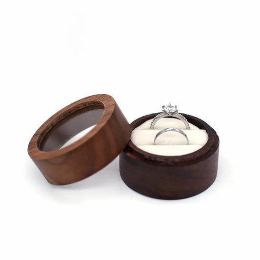 Round ring box with White Bed